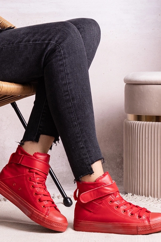 Rote hohe Sneakers aus Kunstleder...