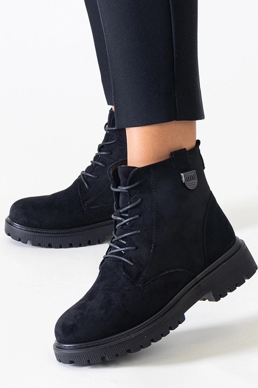 Schwarze Arbeitsstiefel aus... Schwarze Arbeitsstiefel aus...