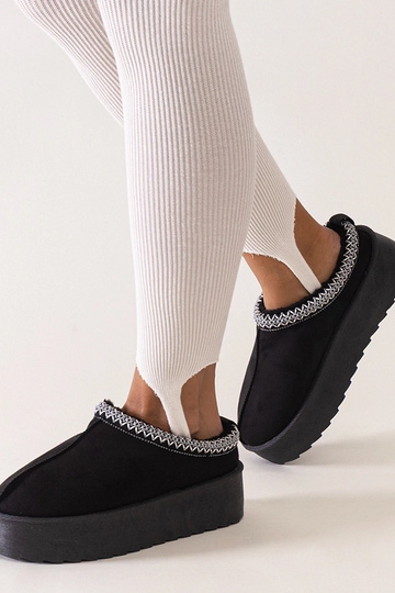 Schwarze Pantoffeln mit...