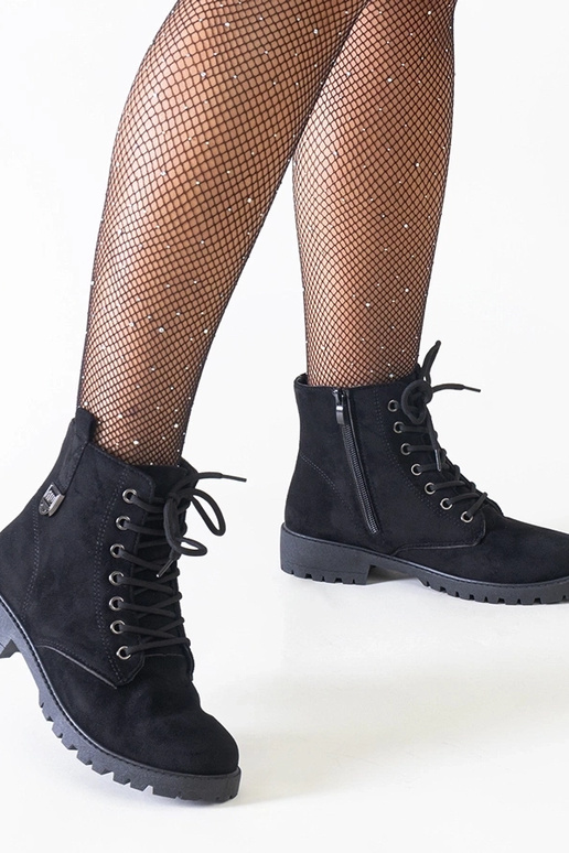 Schwarze Arbeitsstiefel aus...