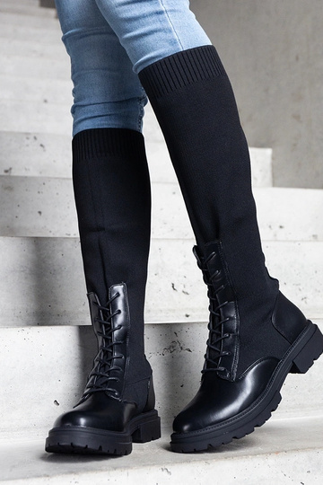 Schwarze Schlupfstiefel mit flexiblem Obermaterial aus Stoff Luana
