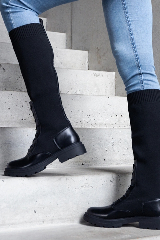 Schwarze Schlupfstiefel mit flexiblem...