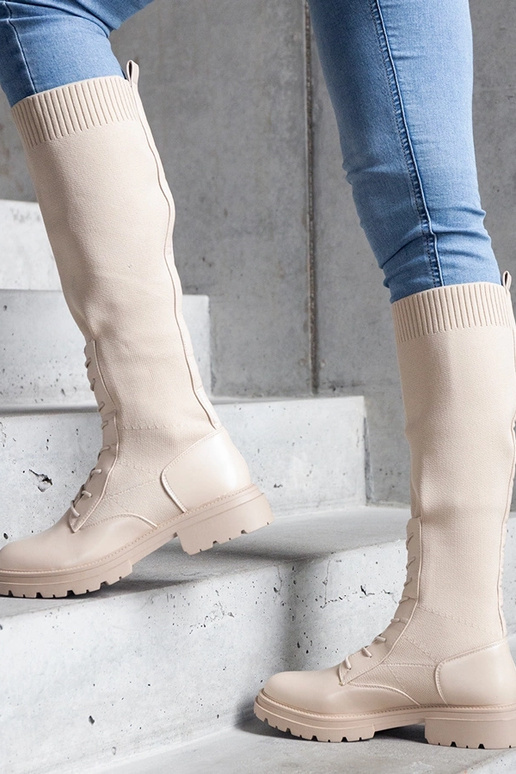 Beige Schlupfstiefel mit flexiblem...