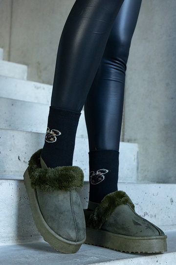 Grüne Pantoffeln auf der... 2