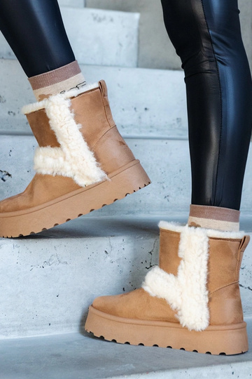 Dunkelbeige Schneestiefel aus Öko-Wildleder auf der Plattform mit Fell verziert Peters