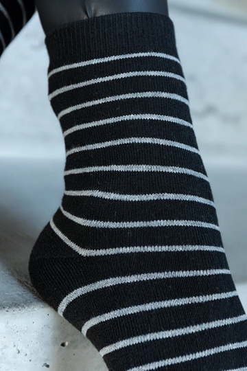 Schwarz-weiße warme Socken Sella 2