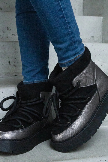 Schwarze pelzgefütterte... 2