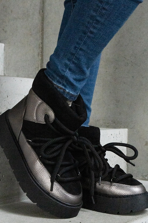 Schwarze pelzgefütterte...