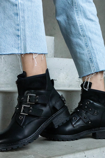 Schwarze Stiefeletten mit...