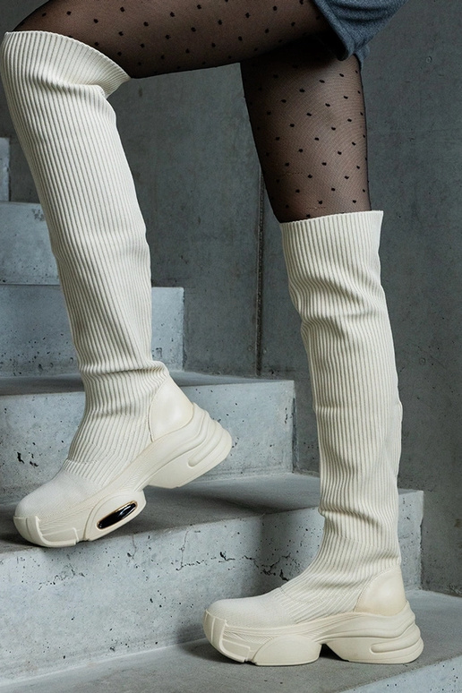 Beige Schlupfstiefel mit elastischem...