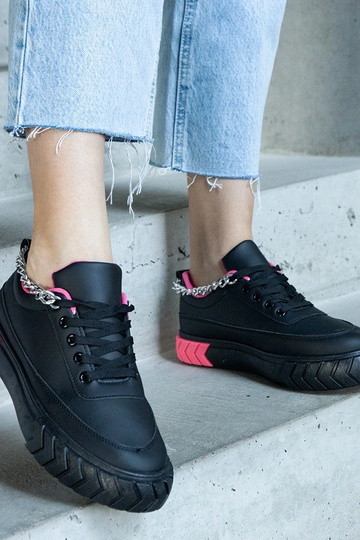Schwarze Sneaker mit Kette Thilda 2