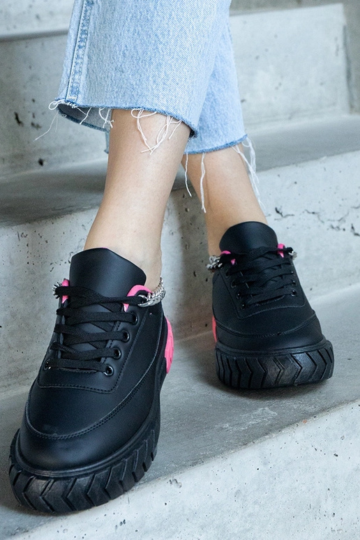Schwarze Sneaker mit Kette Thilda