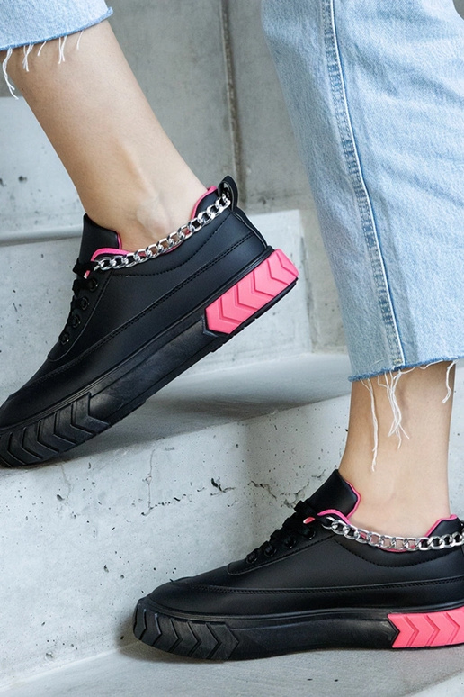 Schwarze Sneaker mit Kette Thilda