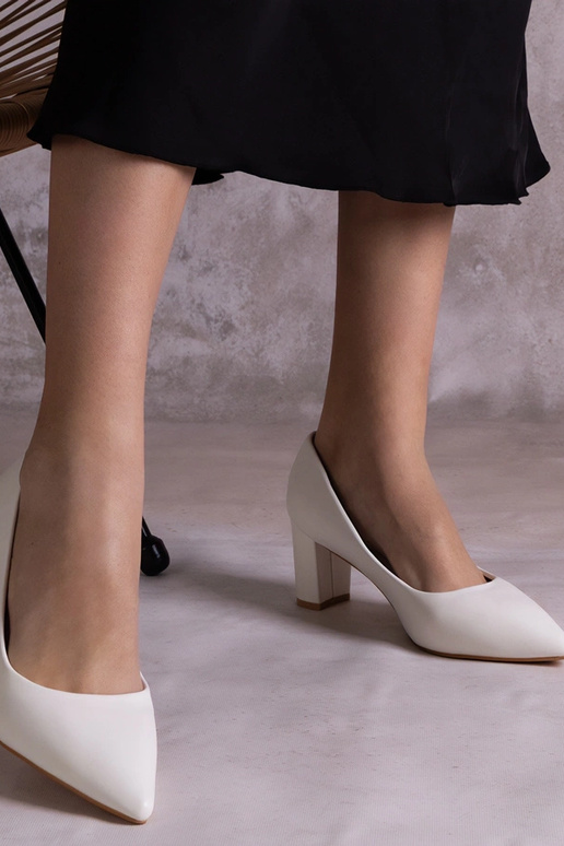 Tunia weiße Pumps mit Blockabsatz