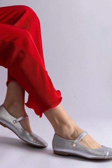 Silberne Ballerinas mit...