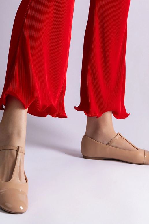 Beige Lackleder-Ballerinas mit...