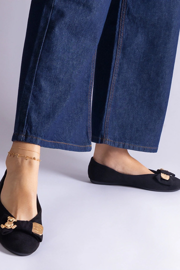 Schwarze Ballerinas mit Schleife und Esdras-Brosche verziert 2