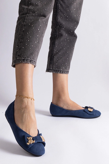 Marineblaue Ballerinas mit Schleife und Esdras-Brosche verziert 2