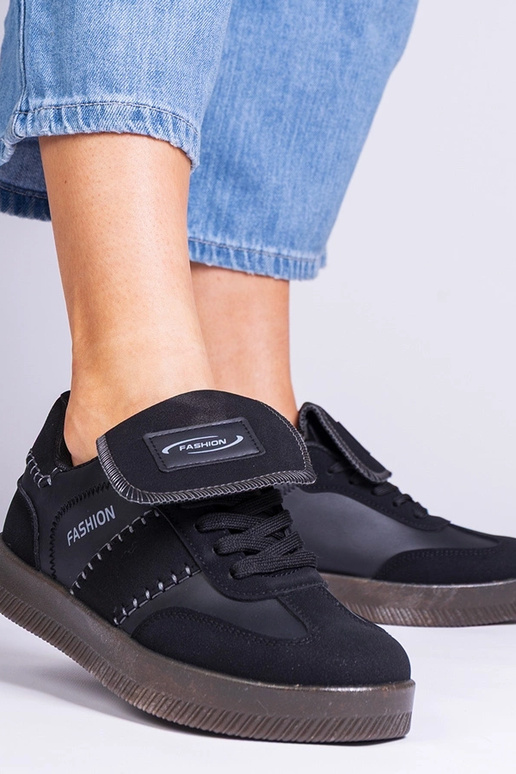 Schwarze Damen-Sneaker mit Nähten Puente Schwarze Damen-Sneaker mit Nähten Puente