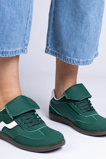 Grüne flache Damen-Sneaker mit Schnürsenkeln Edelmira