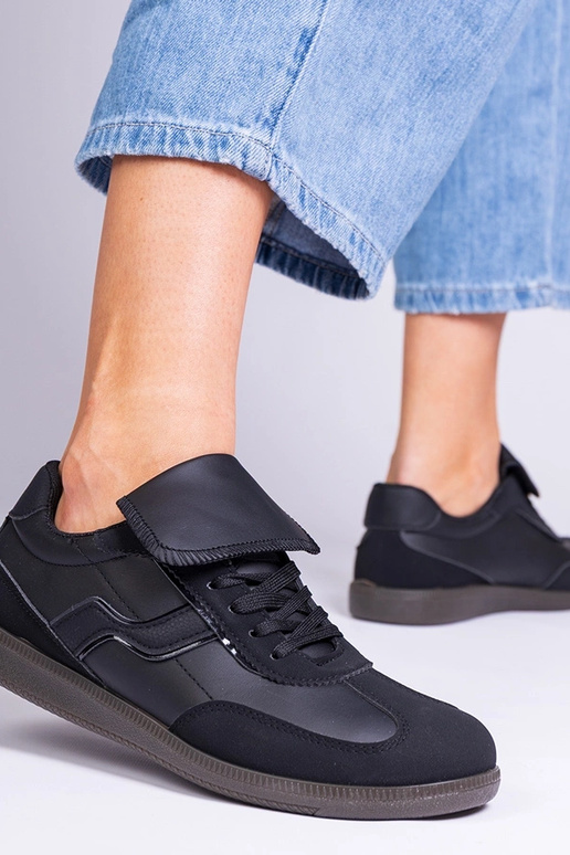 Schwarze flache Damen-Sneaker mit...