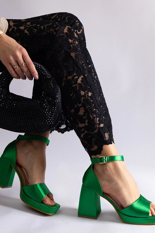 Grüne Satin-Sandalen mit dickem...