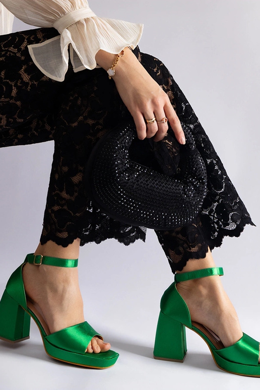 Grüne Satin-Sandalen mit dickem...