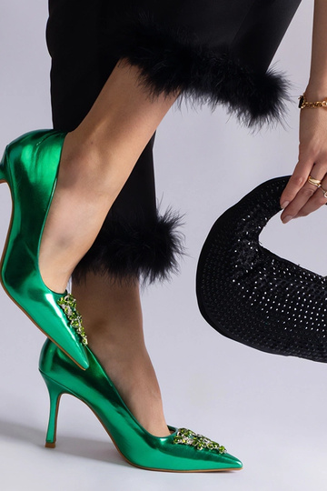 Grüne Stilettos aus Lackleder verziert mit Almana-Zirkonen 2