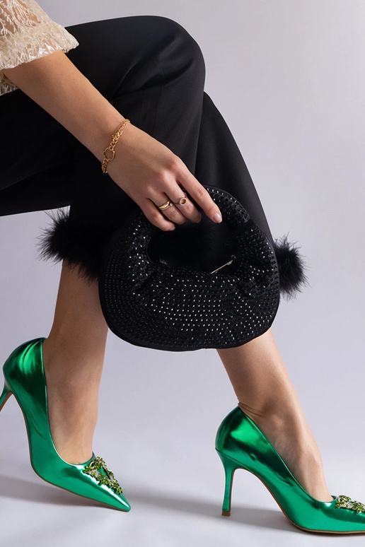 Grüne Stilettos aus Lackleder...