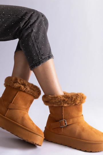 Braune isolierte Schneestiefel mit Fell verziert Iglesia