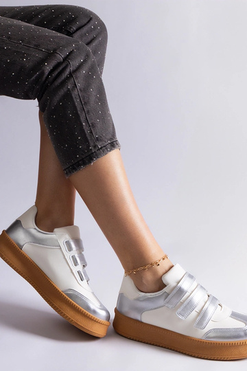 Silberne Sneakers mit Klettverschluss Mena
