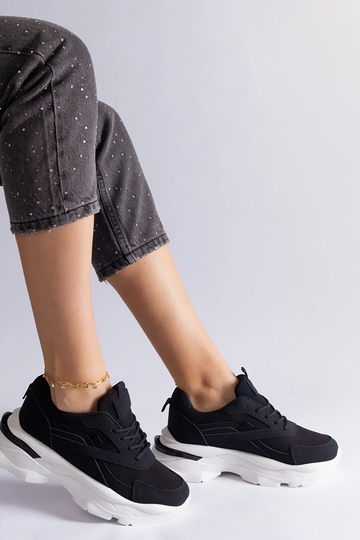 Schwarze Sneaker mit dickerer Sohle Guerrera 2