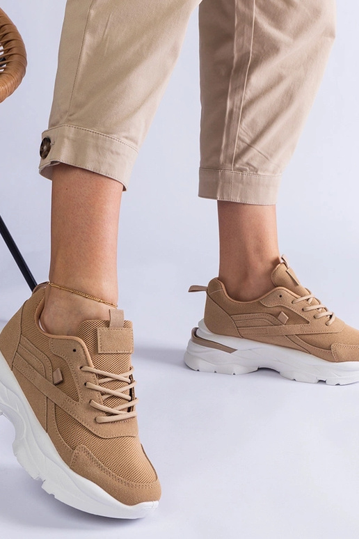 Braune Sneakers mit dickerer Sohle...