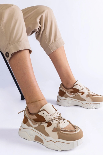 Braune Sneakers verziert mit Valdez Zirkonschnur