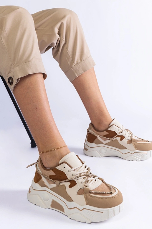 Braune Sneakers verziert mit Valdez...