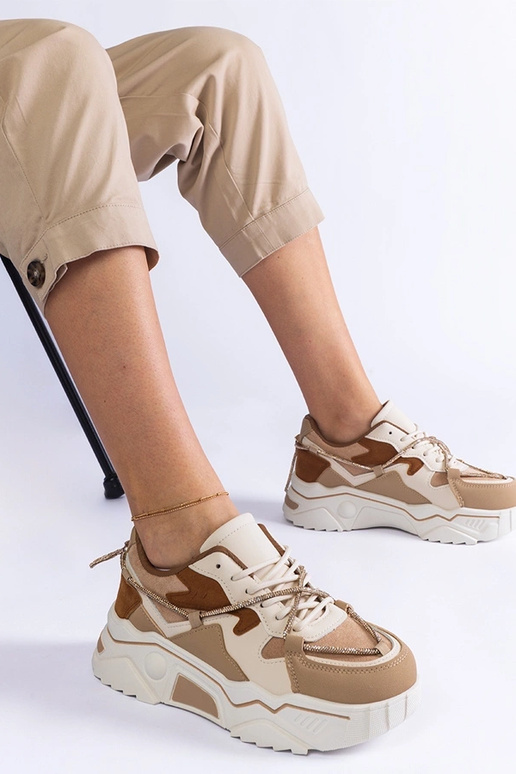 Braune Sneakers verziert mit Valdez...