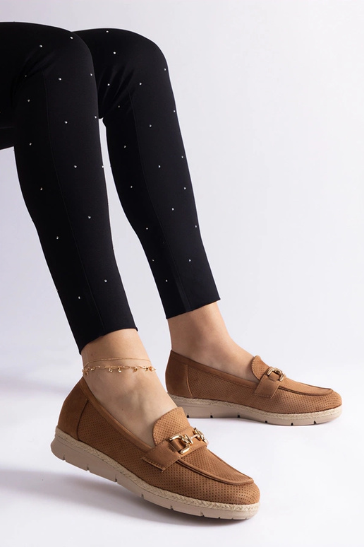Karamellfarbene Damen Schuhe aus... Karamellfarbene Damen Schuhe aus...