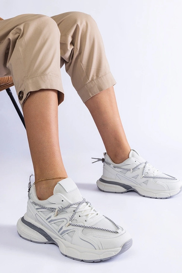 Weiße Damen Sneaker mit massiver Colunga Sohle