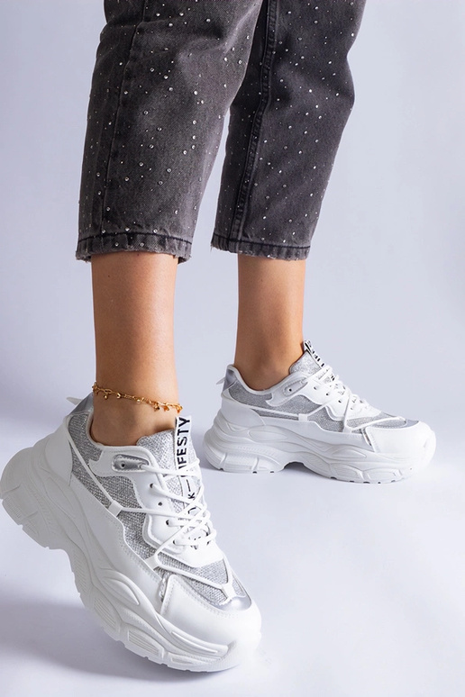 Weiße Sneakers mit Glitzereinsätzen...