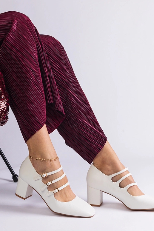 Weiße Pumps mit Blockabsatz und...