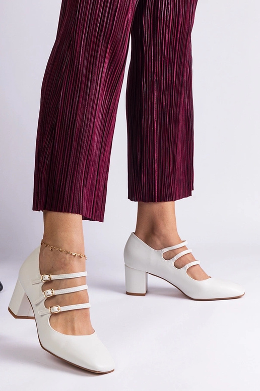 Weiße Pumps mit Blockabsatz und...