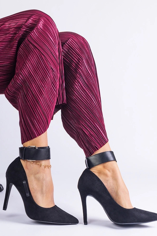 Schwarze High Heel Pumps aus...