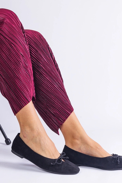 Schwarze Ballerinas mit dekorativer...