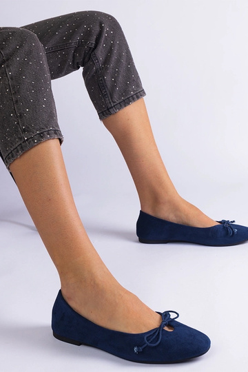 Marineblaue Ballerinas mit dekorativer Schleife Pollinos 2