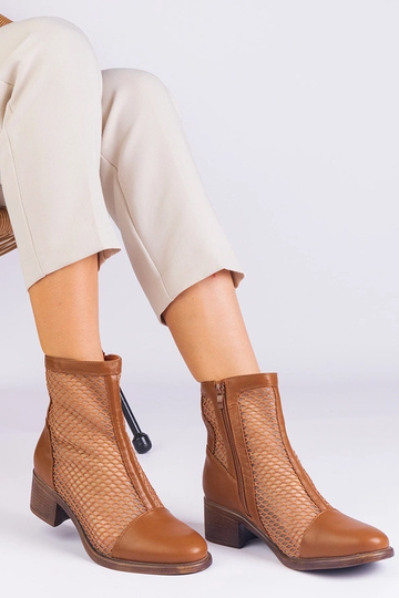 Braune Stiefeletten aus Netzstoff mit Blockabsatz Melarka