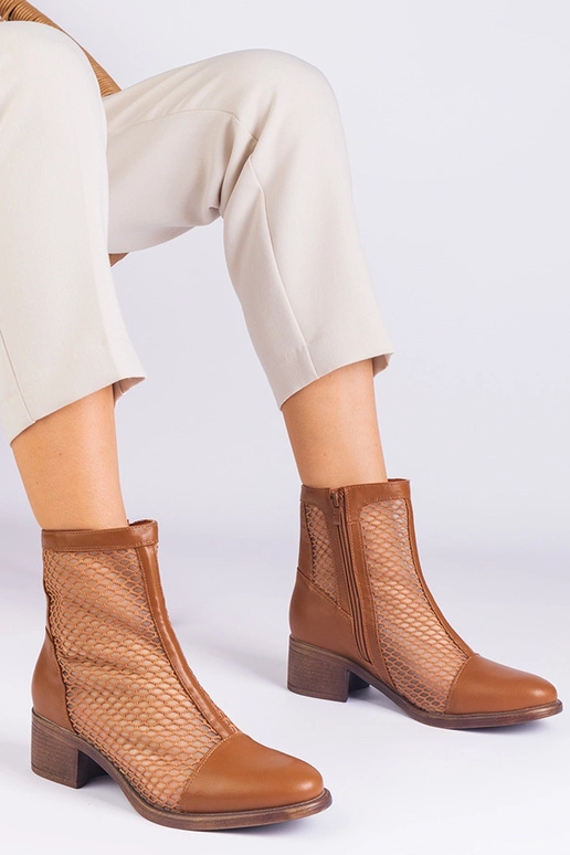 Braune Stiefeletten aus Netzstoff mit...