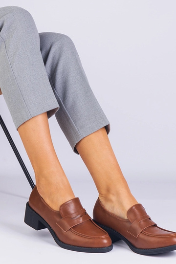 Braune Damenschuhe aus...