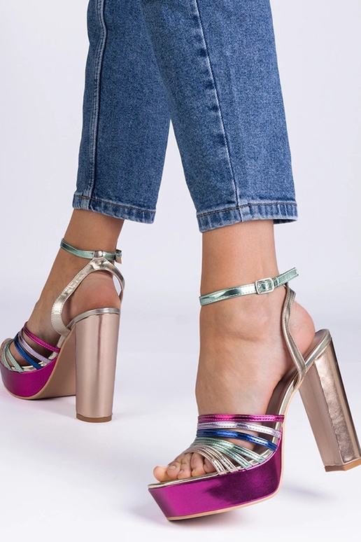 Mehrfarbige, klobige Veransa-Sandalen...