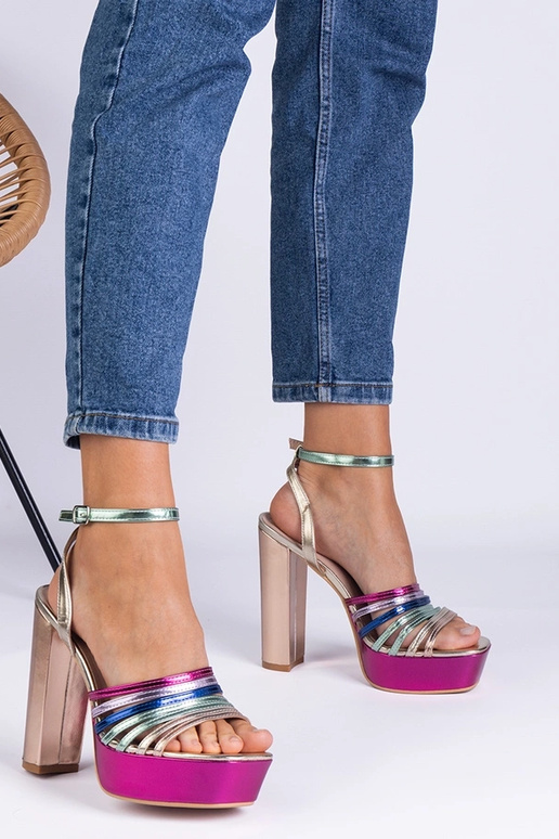 Mehrfarbige, klobige Veransa-Sandalen...