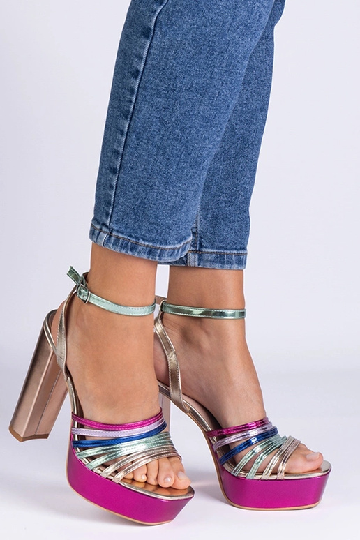 Mehrfarbige, klobige Veransa-Sandalen...